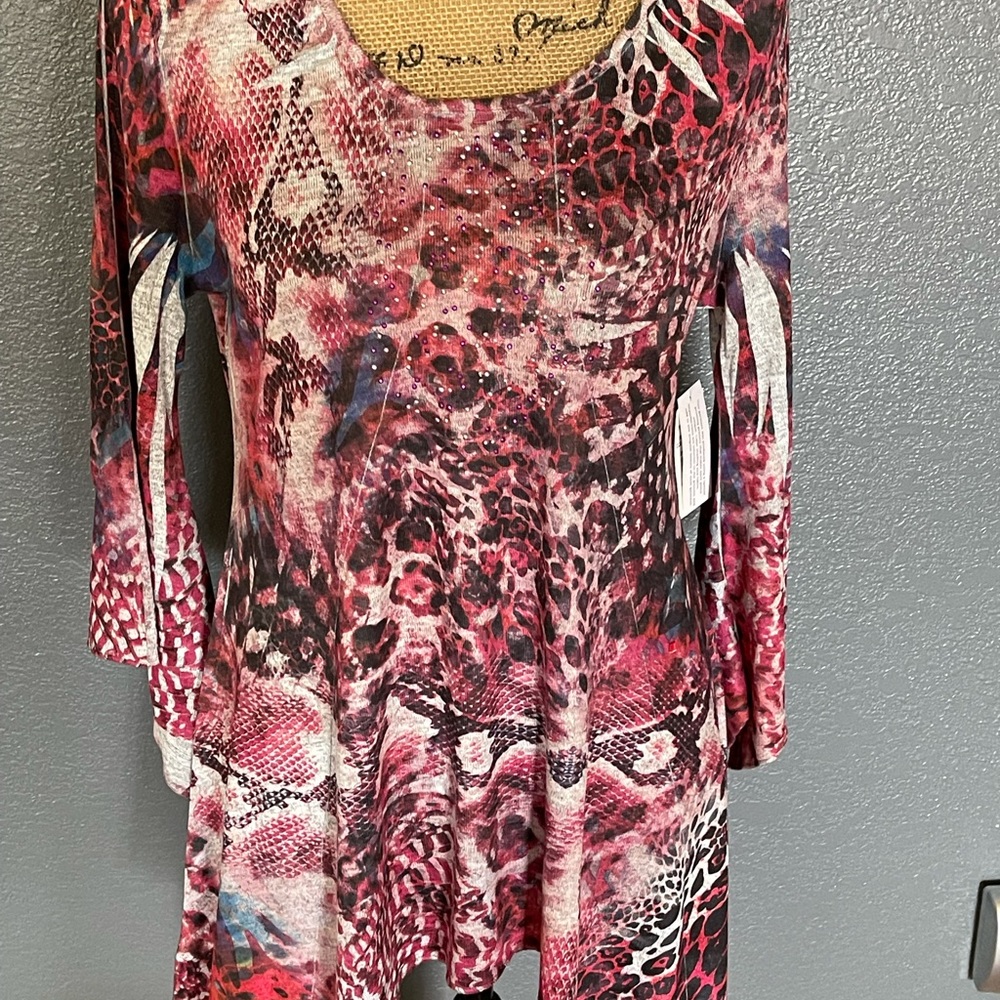 ⭕️Live and let Live, Stylish w/ jeweled front. S - Picture 2 of 7